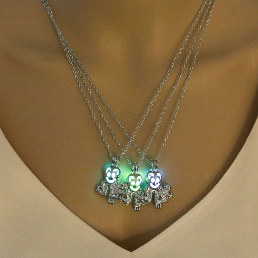 New Glowing Necklace Women Fashion Smiling face Glow in the Dark Pendant Hollow Luminous Decoration Jewellery | Украшения и