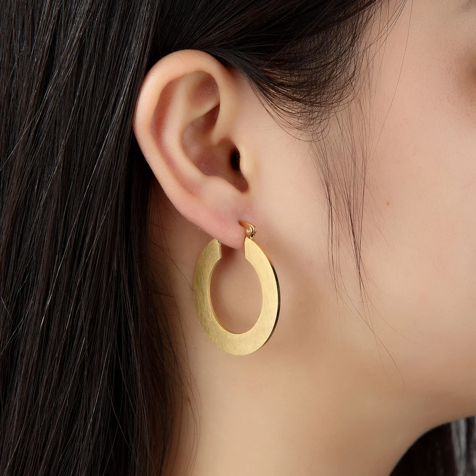 New drop-shaped hanging black round cake earrings tide women fashion wild accessories titanium steel jewelry | Украшения и