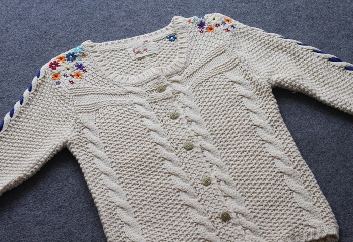 flower embroidery twisted o-neck long-sleeve sweater cardigan |