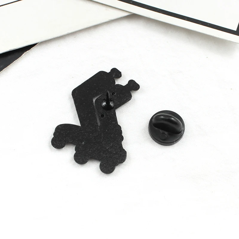 Детская эмалированная брошь в виде ледяного скейта с эмалью|Броши| |