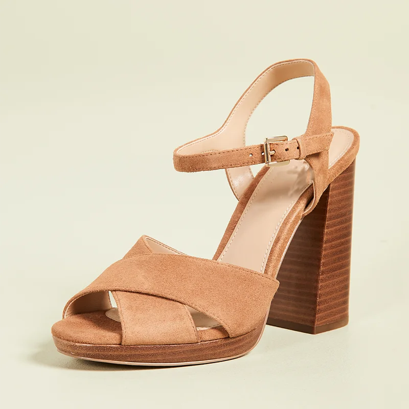 Летние босоножки коричневого цвета с пряжкой на ремешке женские высоком