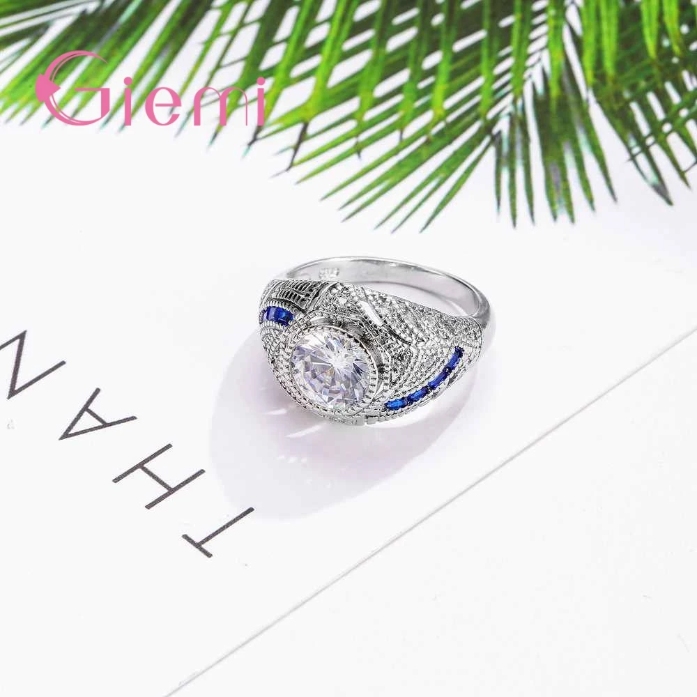 Женское кольцо из серебра 925 пробы с синим круглым кристаллом