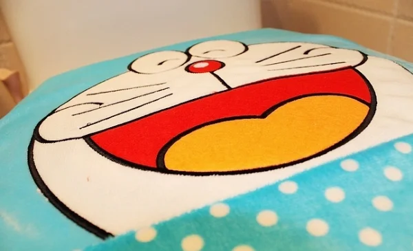 Чехол для унитаза Doraemon из мультфильма мягкого плюша с синим узором в горошек