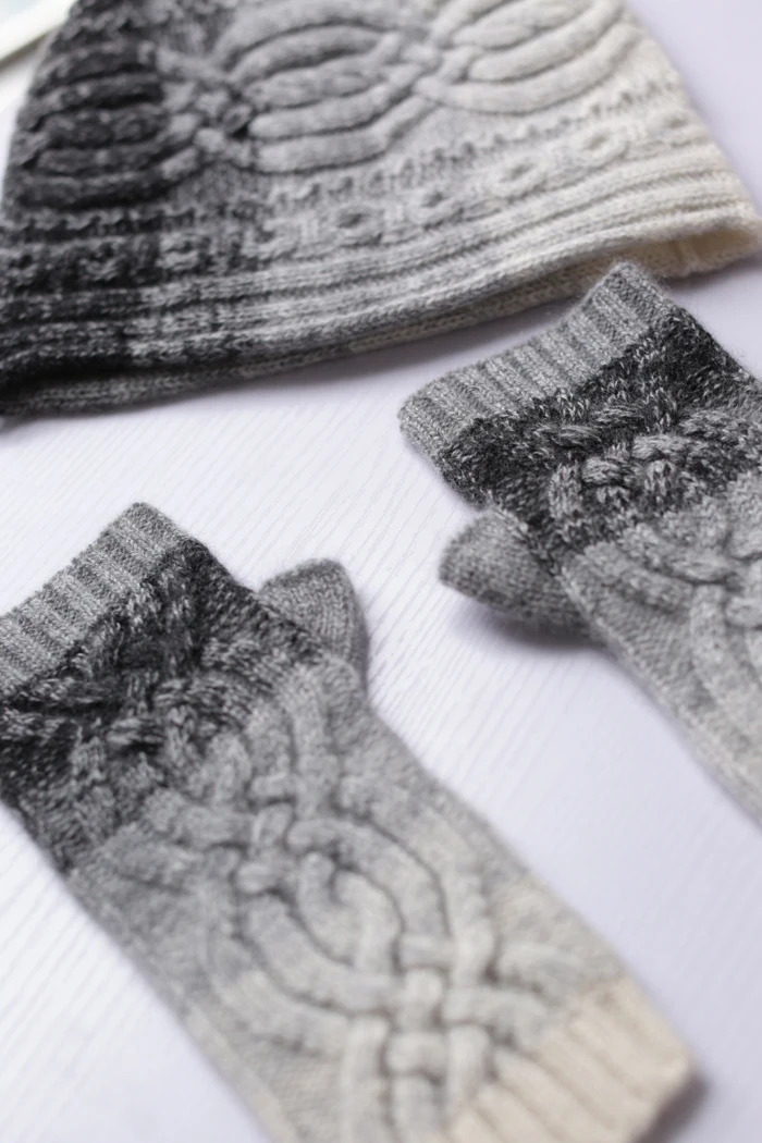 

Rope cashmere hat gloves two-piece suit