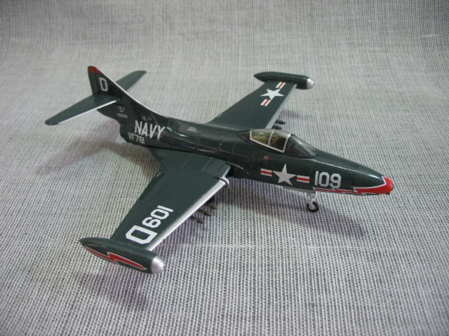 1:72 ВМС США Grumman F9F 2 Пантеры истребитель Корейской войны с трёхмерными