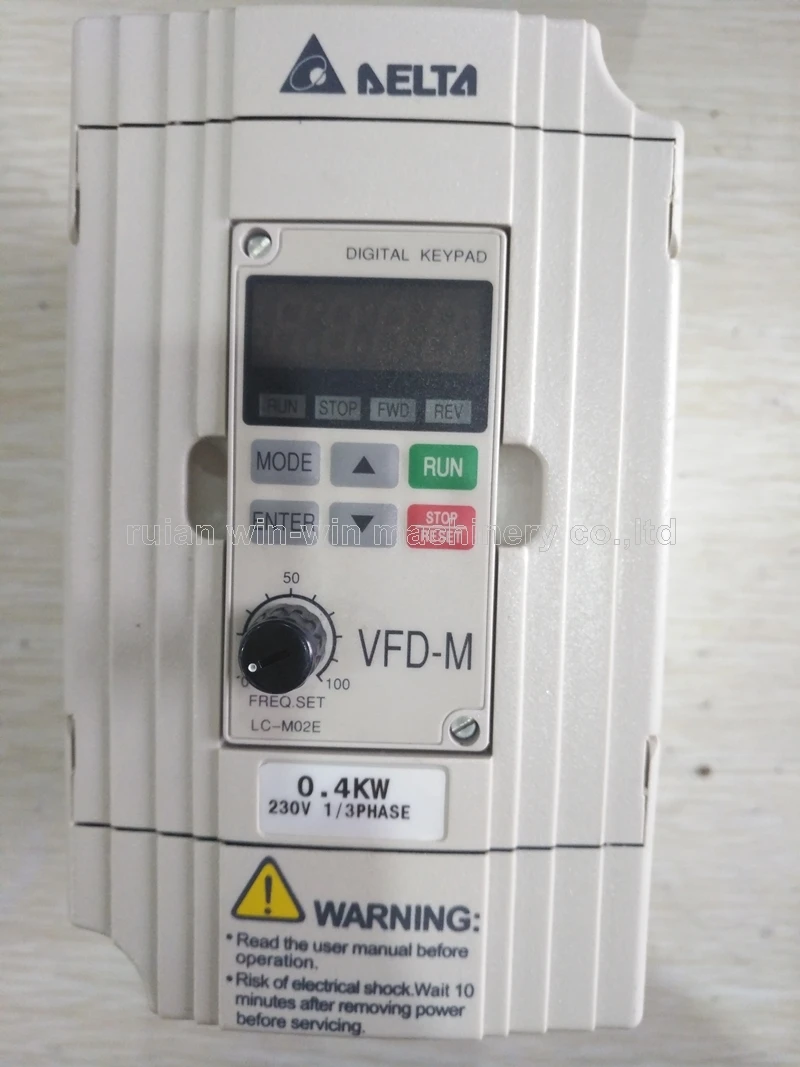 VFD004M21A 0.4KW 2HP 1/3 фазы 230 V DELTA Инвертор Частоты выдувная пленочная машина скорости