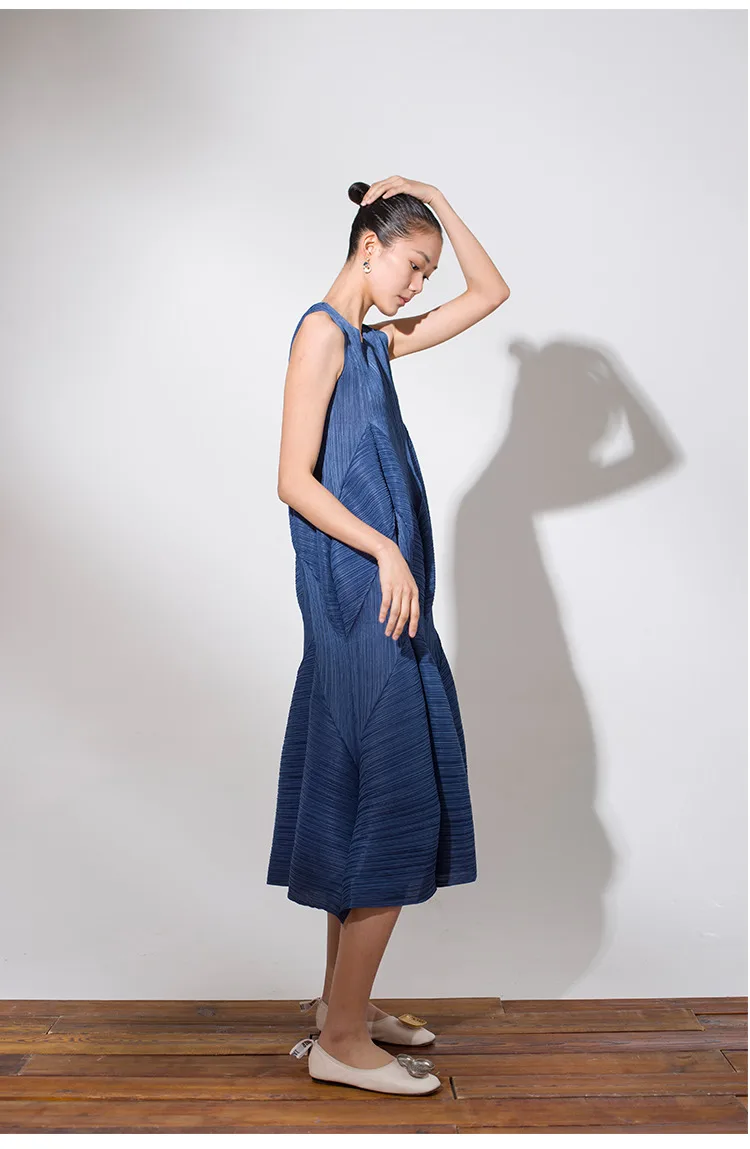 Navy Blue LANMREM Новая летняя модная женская одежда плиссированные тонкие стильные длинные платья с круглым вырезом без рукавов для женщин WF86001 tide - Цвет: Navy Blue