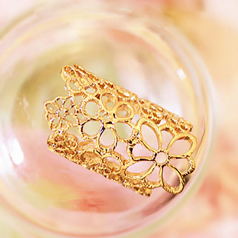 Модное кольцо с полым цветком черное золотое серебряное средней длины женская