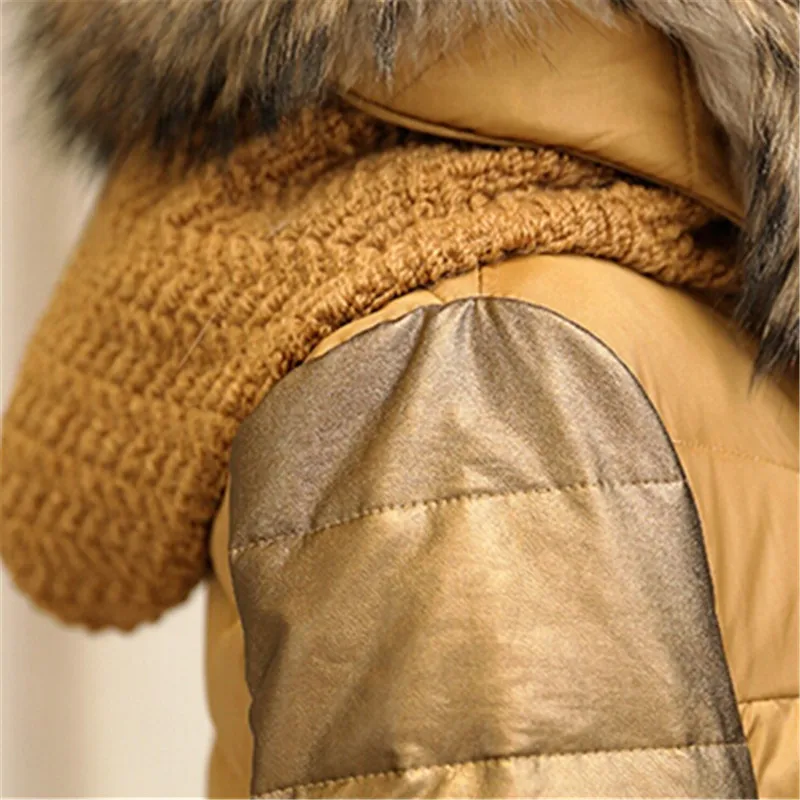 2018 зимняя Роскошная золотая куртка средней длины с воротником из меха енота