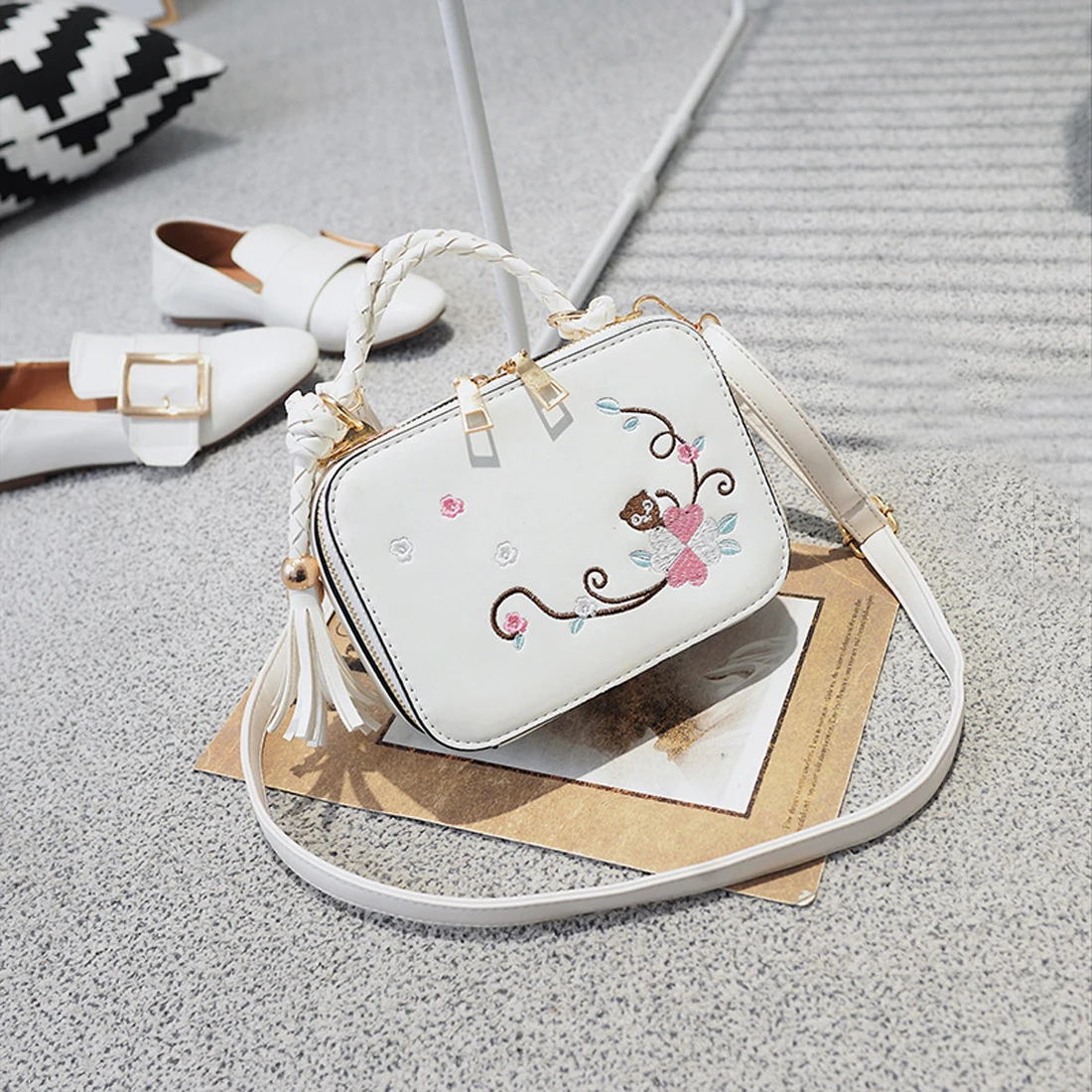 SFG дом летние белые Цветочный принт клапаном сумка Для женщин Сумка Элегантный