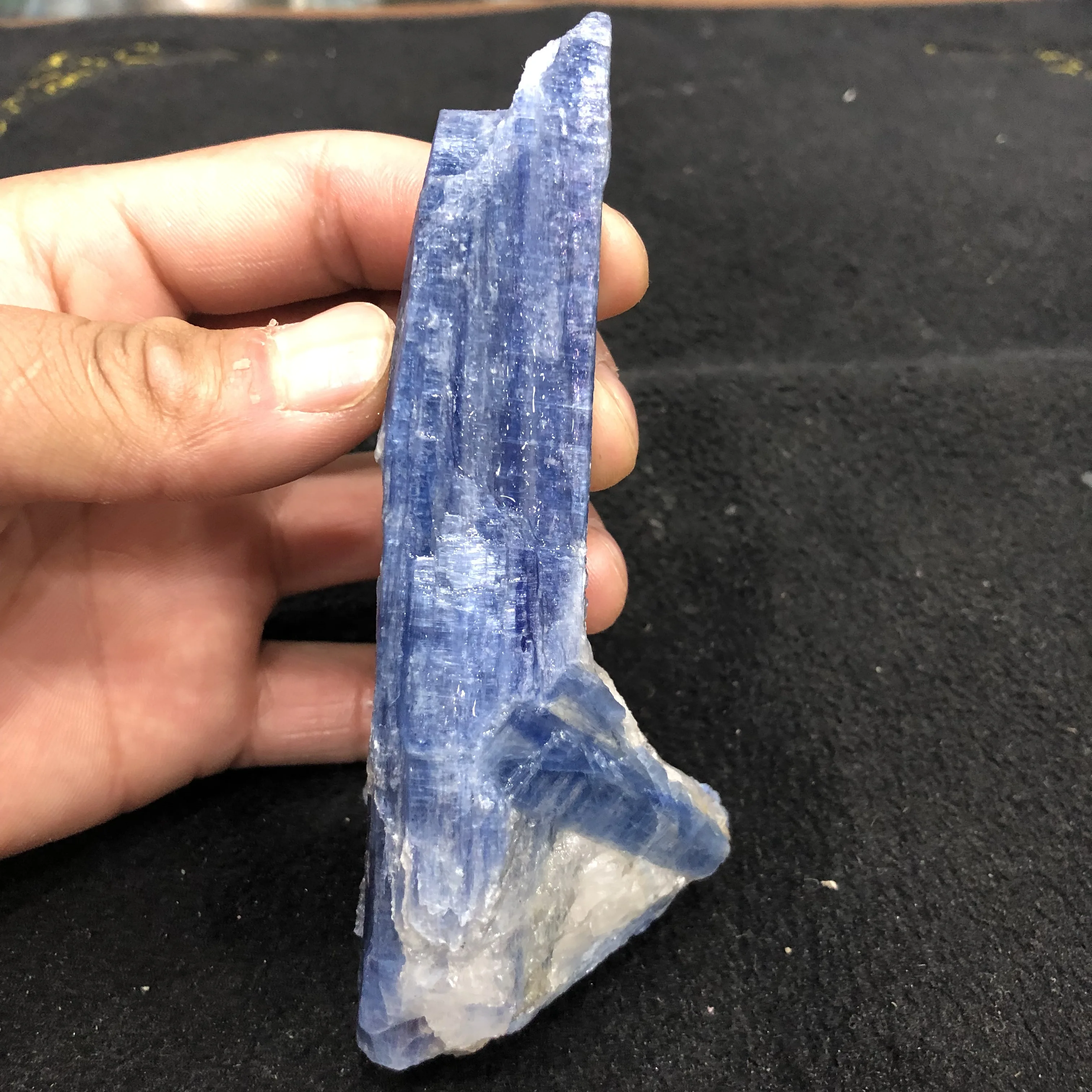 

150g Natural blue crystal specimen mineral crystal attack