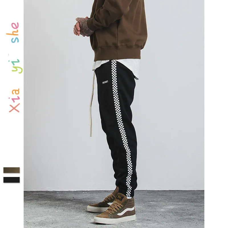 Мужские спортивные брюки в полоску черные винтажные контрастных цветов с