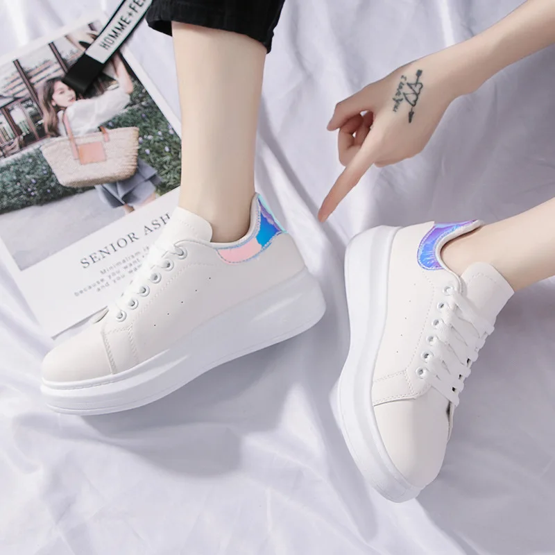 Женские повседневные кроссовки белые модные дышащие из искусственной кожи на
