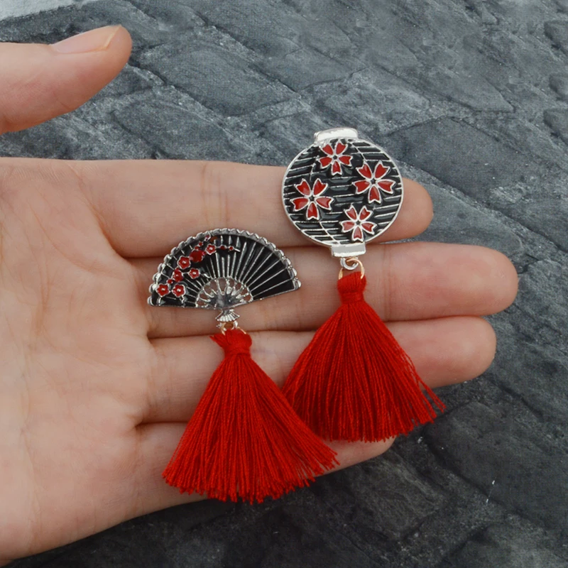 

Retro Japanese Izakaya Ninja Lantern Fan Tassels Brooch Sakura Lantern Plum Flower Hand Fan Fringe Alloy Enamel Pin Accessories