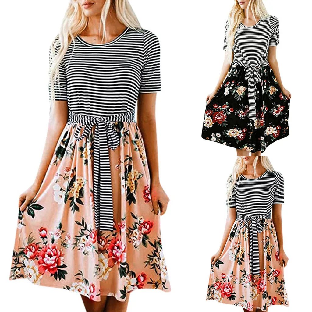 Женское платье средней длины с короткими рукавами в полоску цветочным принтом и
