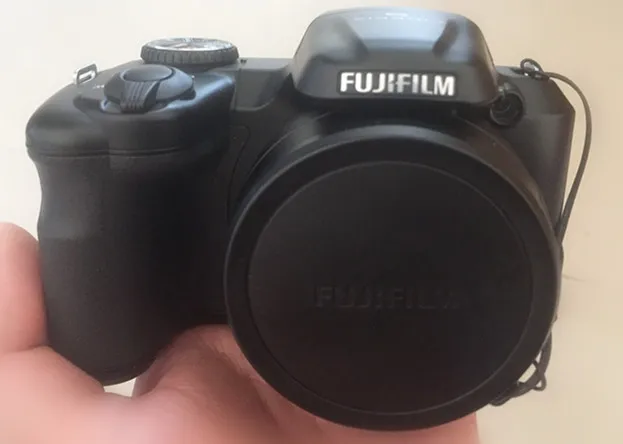 90% новая (б/у) Цифровая камера Fujifilm HD s8600 по сравнению с цифровой зеркальной