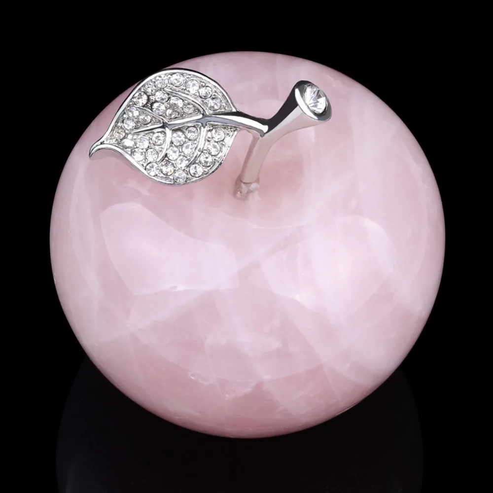 Режущая фигурка яблока из розового кварца с орнаментом сплава для декоративного