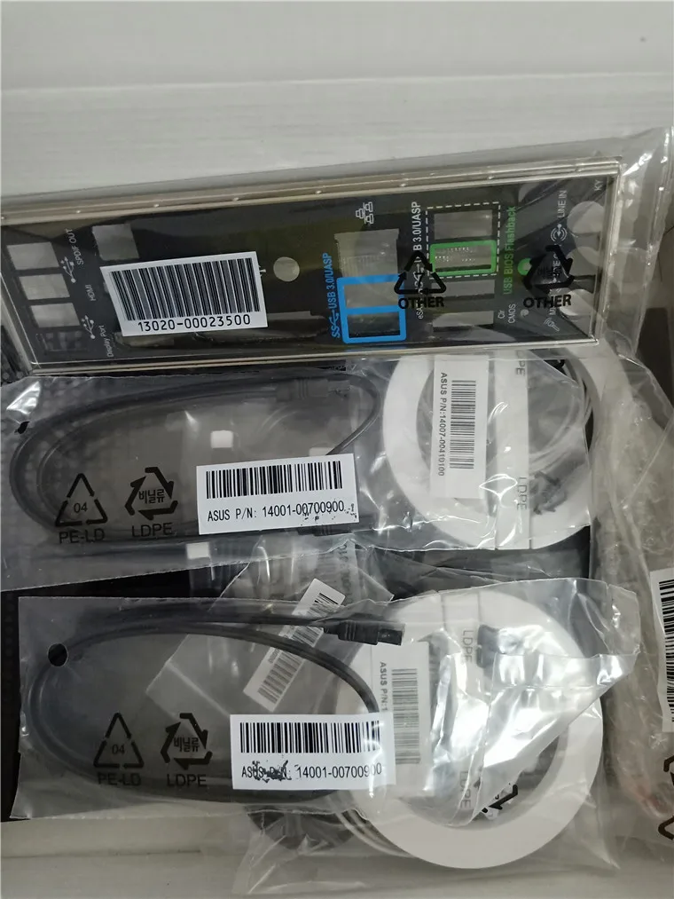 Оригинальная материнская плата P8Z77-I DELUXE 17*17 Mini-ITX LGA1155 DDR3 новая в оригинальной коробке