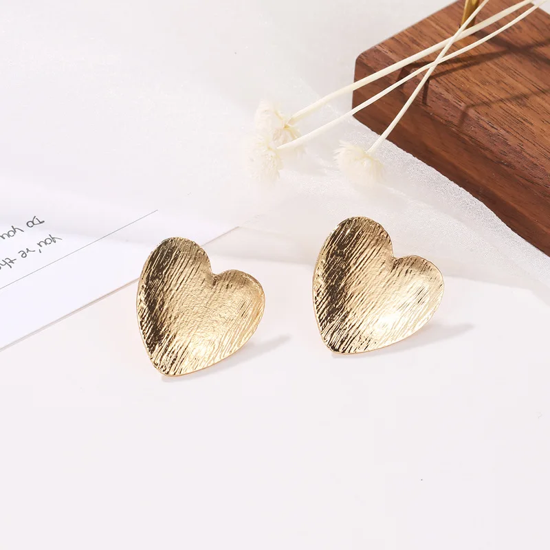 Металлические серьги в виде сердца модные ювелирные изделия гвоздики для женщин