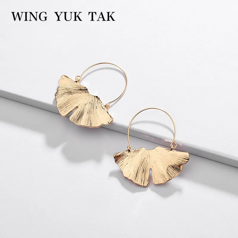Wing yuk tak, трендовые современные серьги-кольца золотого цвета для женщин, металлические серьги с листьями гинкго, массивные ювелирные изделия