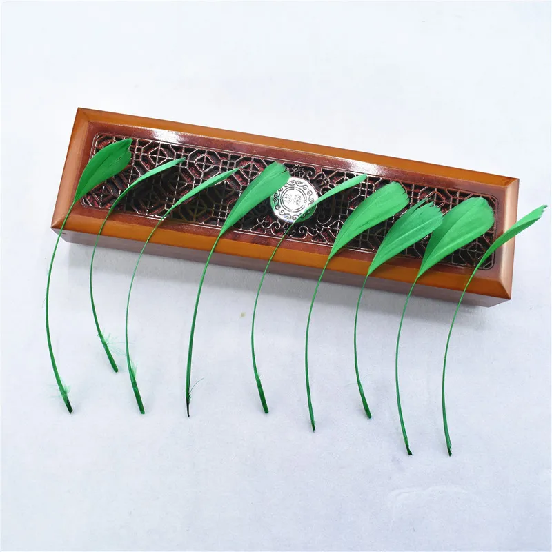 Grass Green 50-100 шт, 15-20 см, разноцветные, маленькие, длинные гусиные перья, натуральные перья для рукоделия, свадебные украшения - Цвет: Grass Green