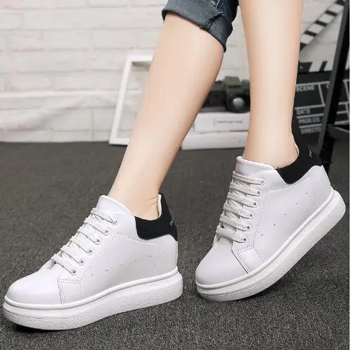 Женские кроссовки на вулканизированной подошве TOSJC белые кожаные плоской