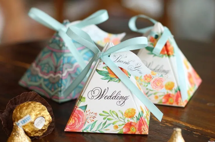 

100Pcs/lot Dual-sided Patterns Paperboard Creative Wedding Candy Box Chocolate Gift Party Paper Favor Box Event Decoration