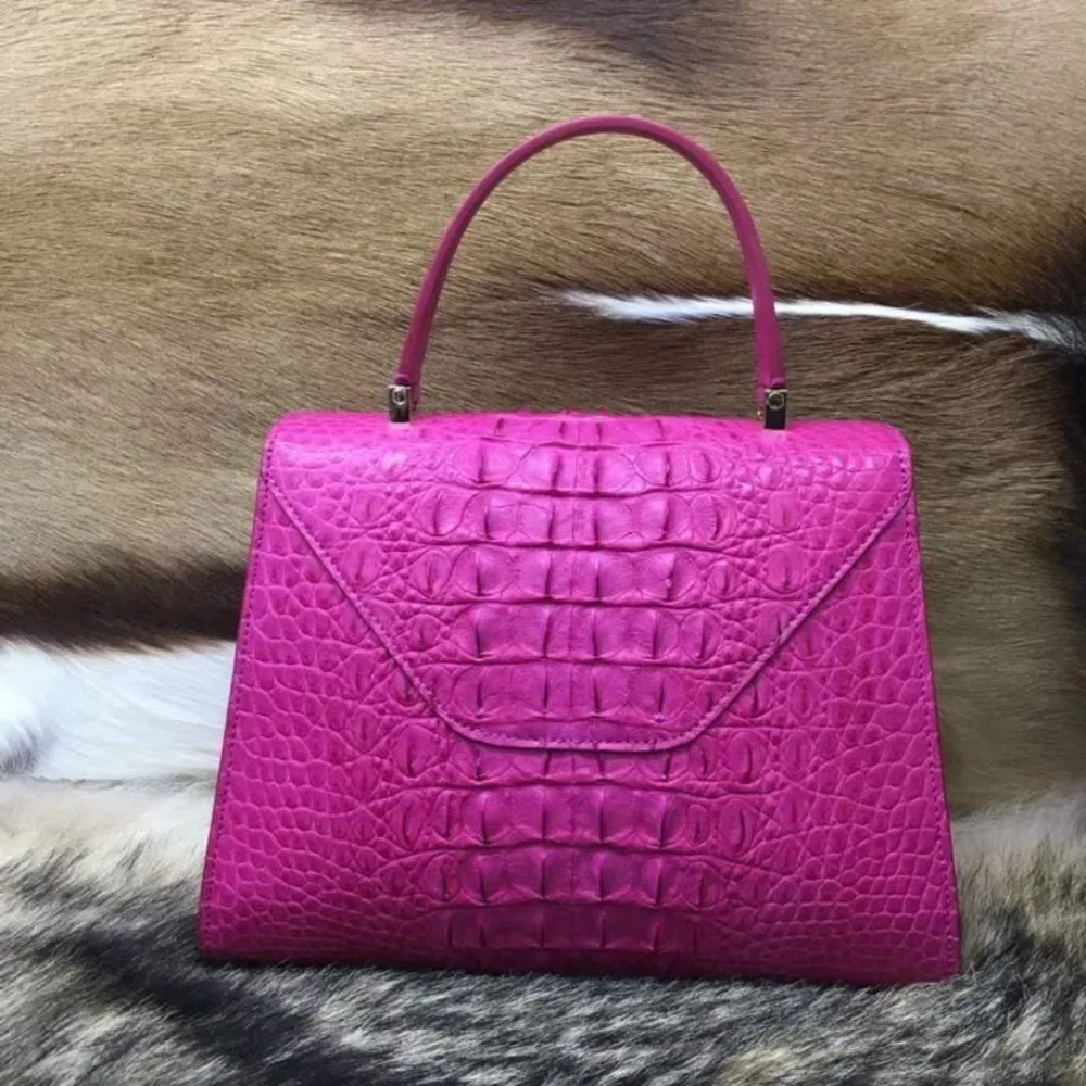 Рисунок 2 - Женская сумка-тоут из натуральной крокодиловой кожи