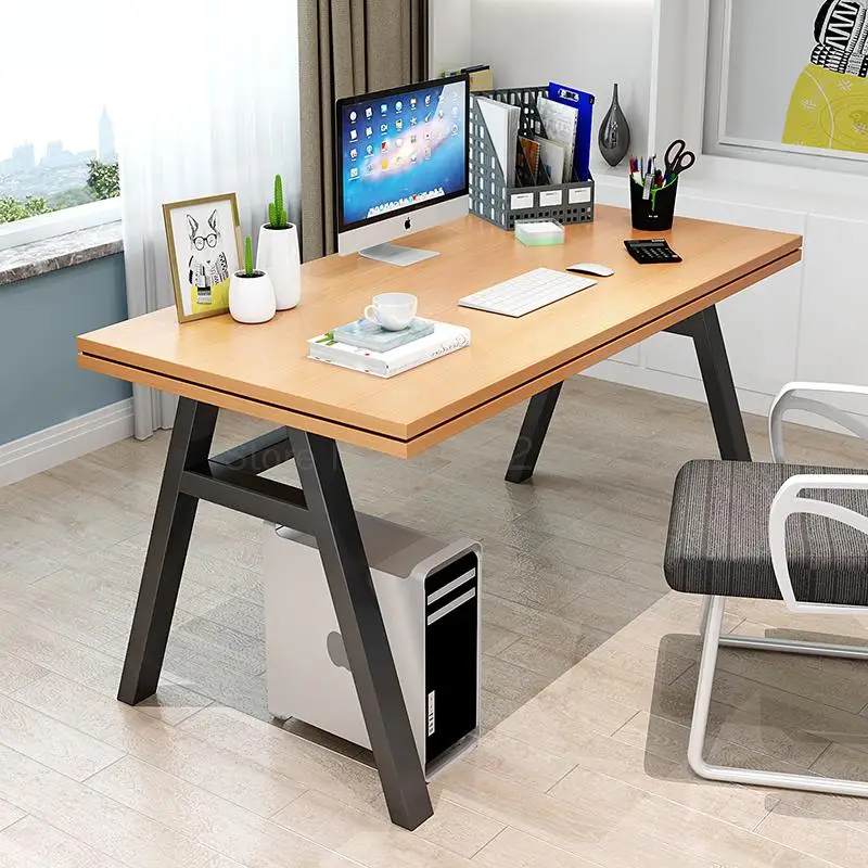 Компьютеризированный рабочий стол простой домашний компьютерный современный