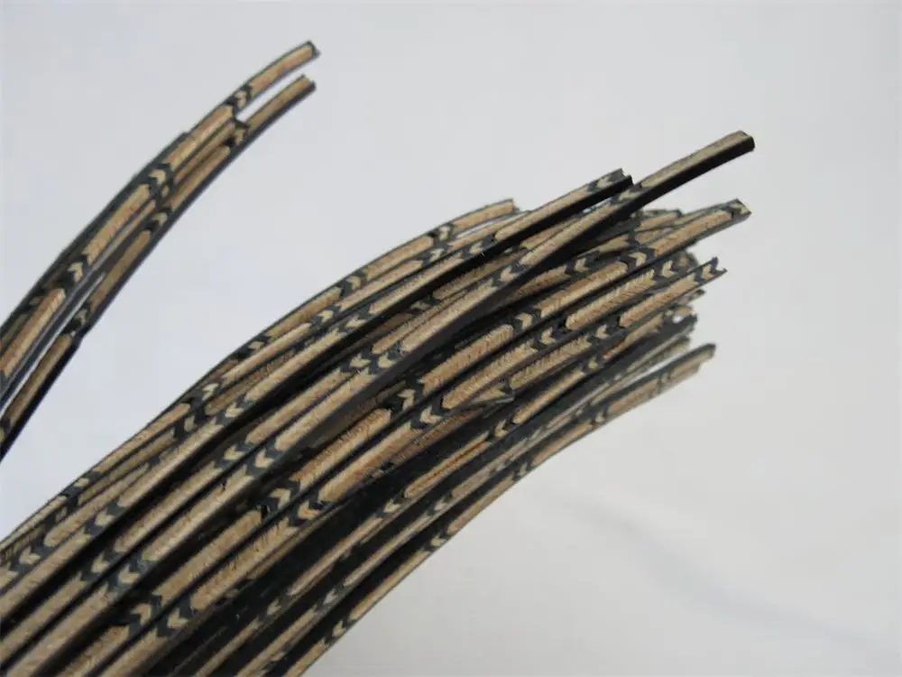 

20STRIP LUTHIER FIGURED PURFLING C-92,Measures2.5mm x 1.5mm thick x 880mm long
