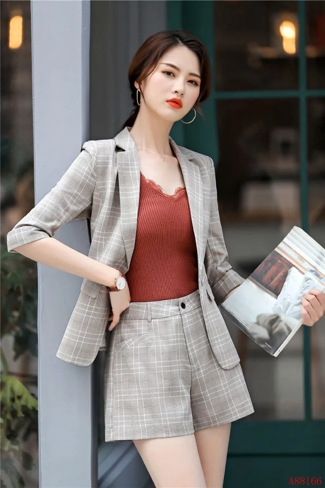 Женский деловой костюм из 2 предметов с шортами и куртками пиджак весна лето