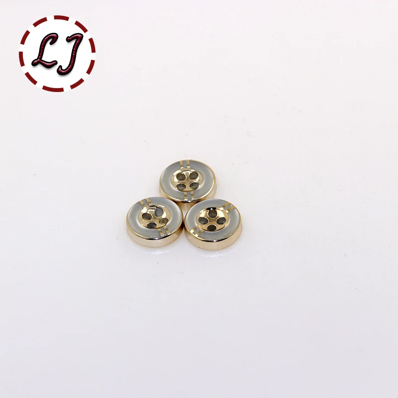 Бесплатная доставка 30 шт./лот белая черная круглая пуговица для футболки с 4