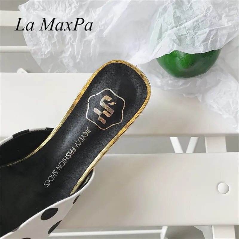 Летние модные женские классические туфли La MaxPa 2018 на тонком высоком каблуке