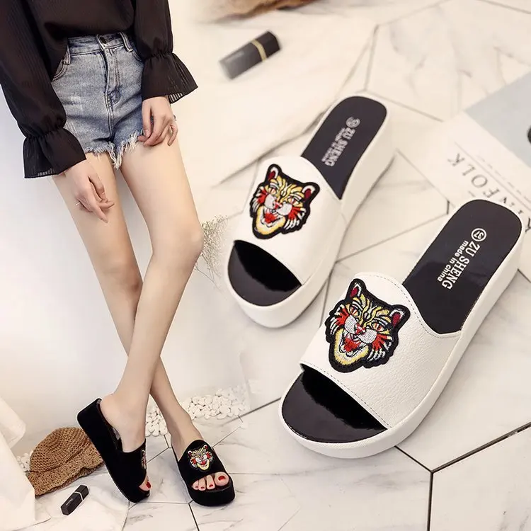 Для женщин летние модные шлепанцы Emborider Босоножки на платформе пляжные Вьетнамки