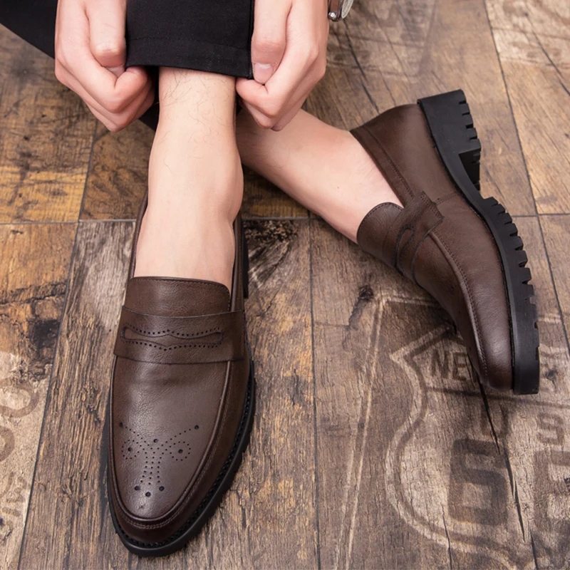 

2021 PU Leather Men Dress Shoes Luxury Brand thick bottom Italian style Male shoes Pointed top Brogue Carving Loafers Slip-on