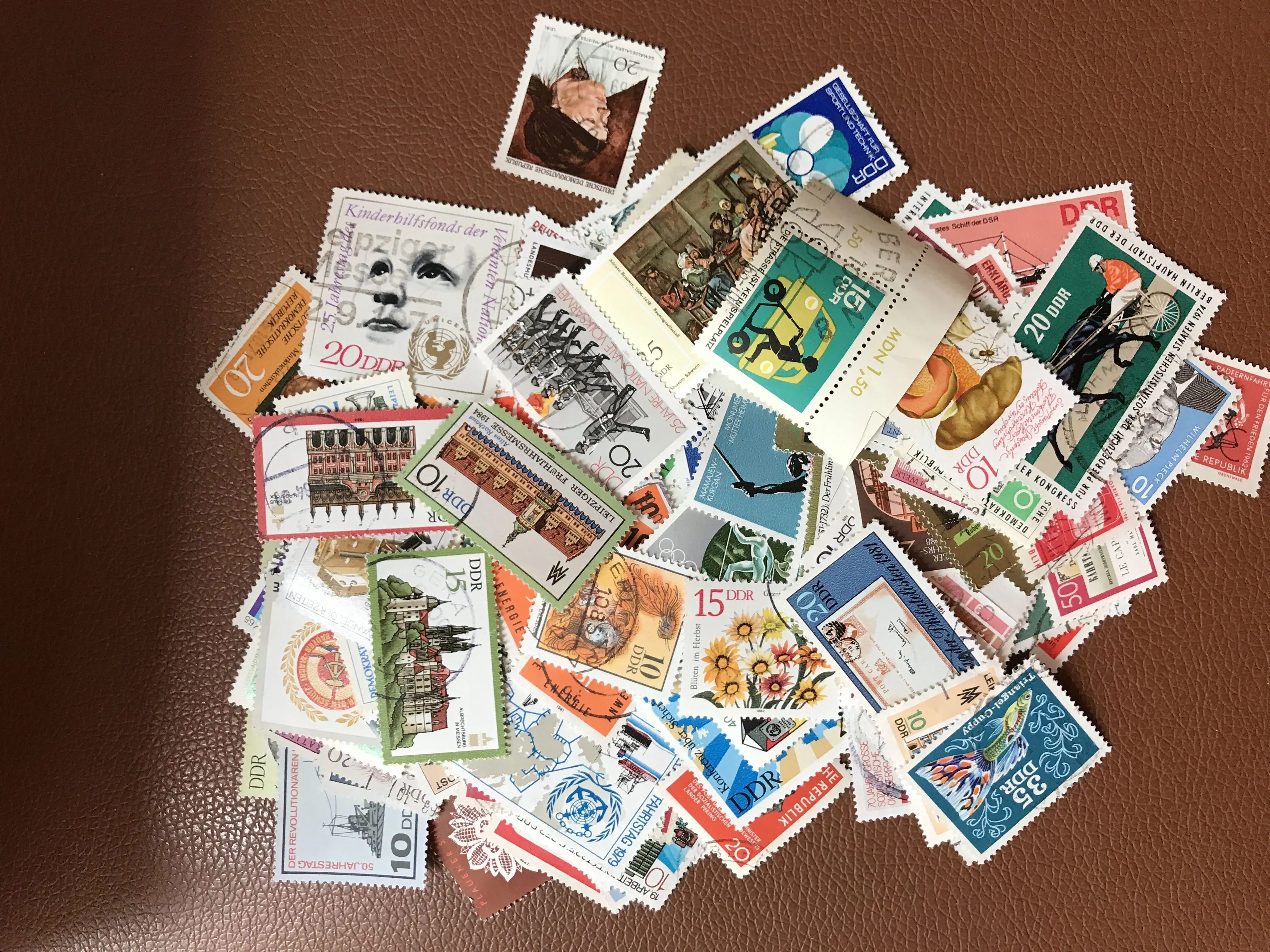 

50 шт./лот Демократическая Германия, все отличаются во многих странах, не повторяют неиспользованные почтовые штампы для коллекционирования