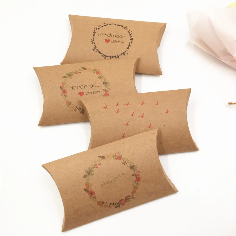 

Cute Kraft Paper Pillow Favor Box Wedding Party Favour Gift Candy Boxes Home Party Birthday Supplies Jewelry box