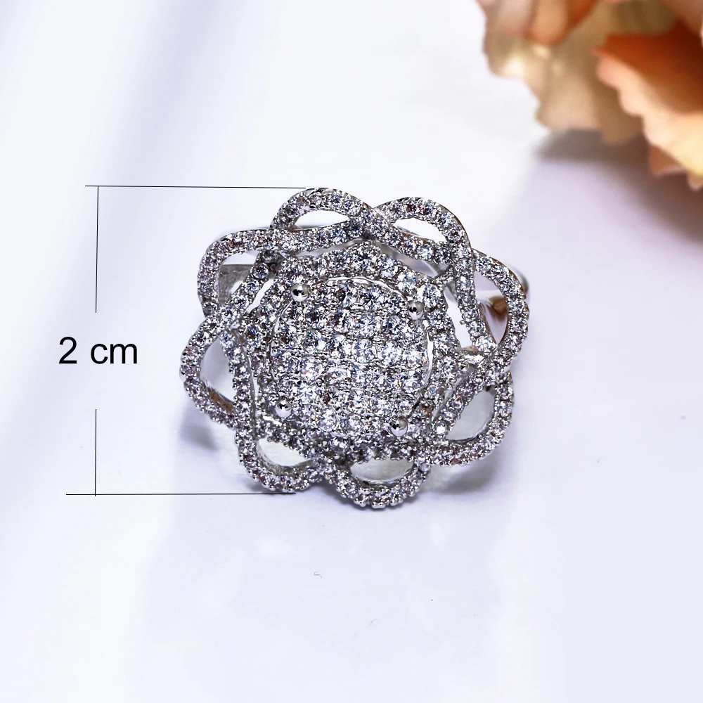 Кольцо с красивым цветком золотого и белого цвета маленькие кубические