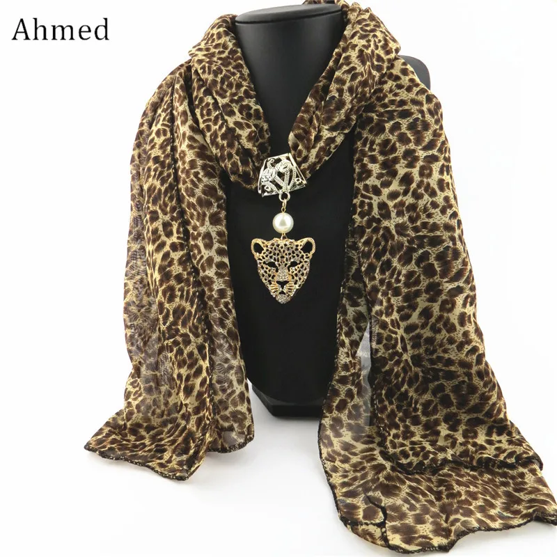 

Ahmed Autumn and Winter Fashion Rhinestone Leopard Head Pendant Leopard Scarf Necklace For Women New Neckerchief Scarves Jewelry