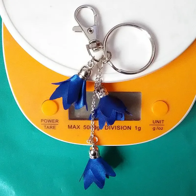 2017New Стиль Серебряная цепочка Шелковый цветок сумка с помпонами брелок для