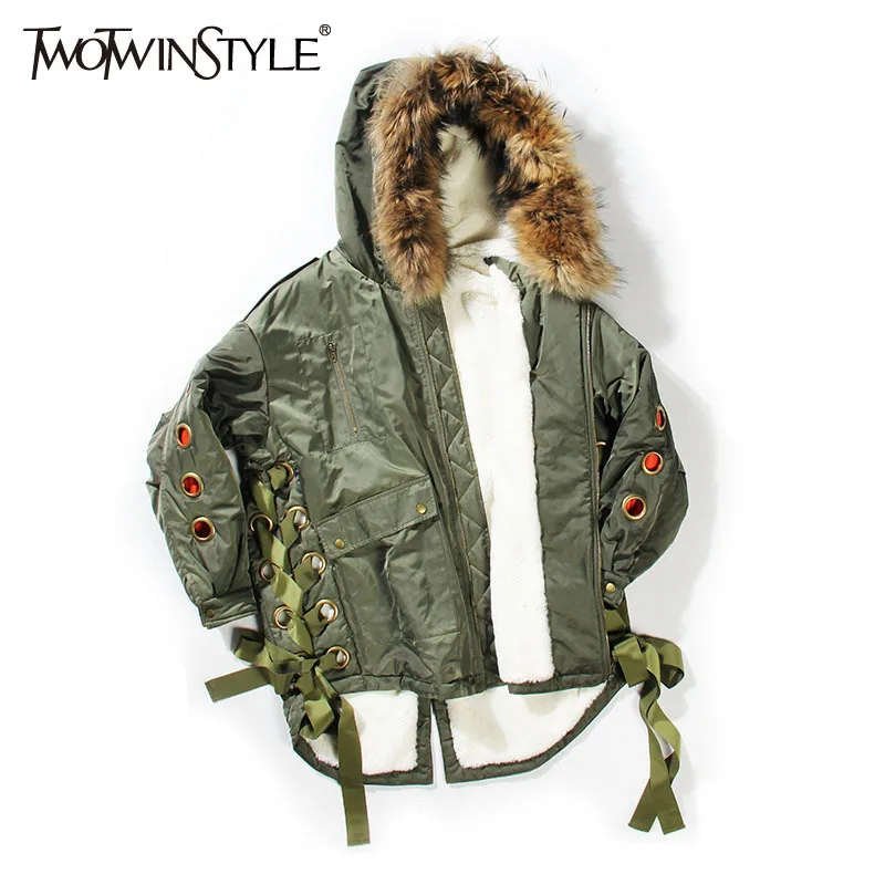 Женская куртка с капюшоном TWOTWINSTYLE зимняя искусственным мехом на шнуровке