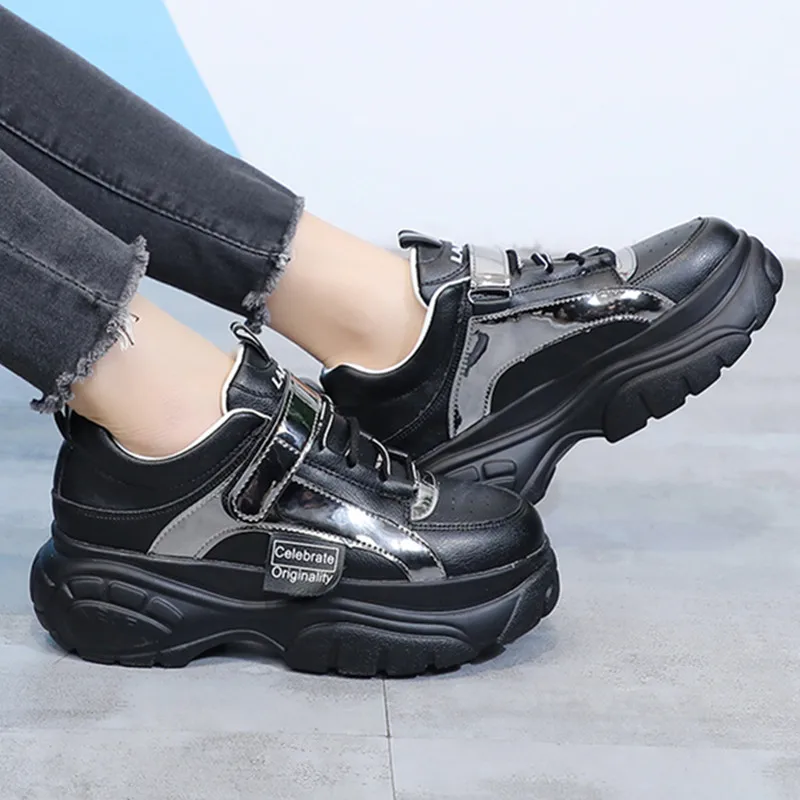 Женская обувь на толстой подошве платформе женские кроссовки цвет белый черный