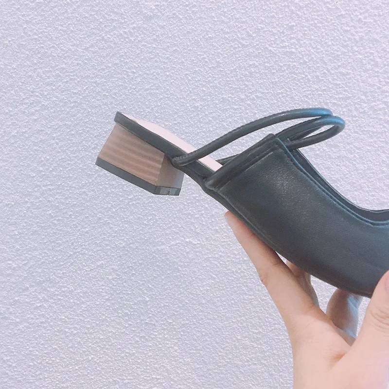 Летние тапочки на низком квадратном высоком каблуке женская обувь шлепанцы с