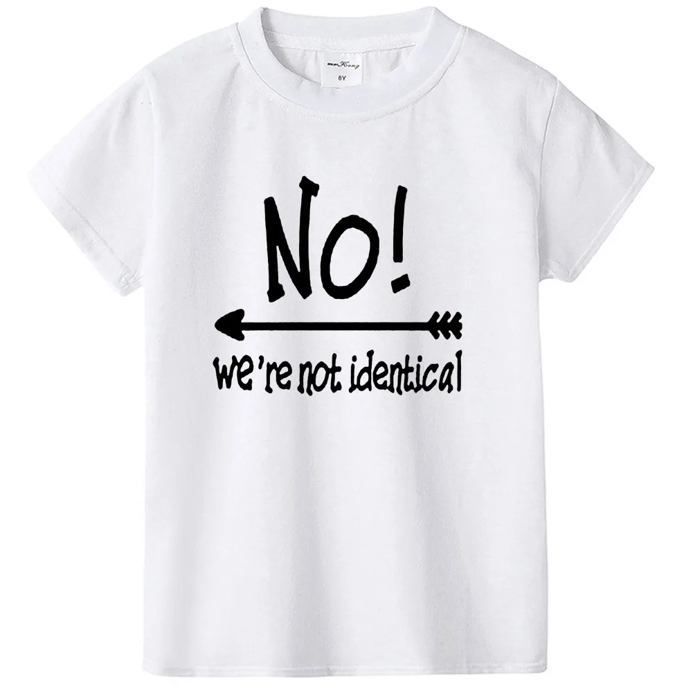 Да мы близнецы и нет не идентичные белые детские футболки двойные для мальчиков