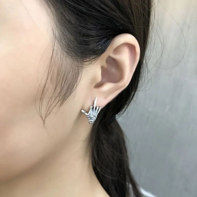 Серебро s925 чистого серебра Дизайн Уникальный индивидуальность рука кость серьги сделать Старая серьга с черепом товары эффект