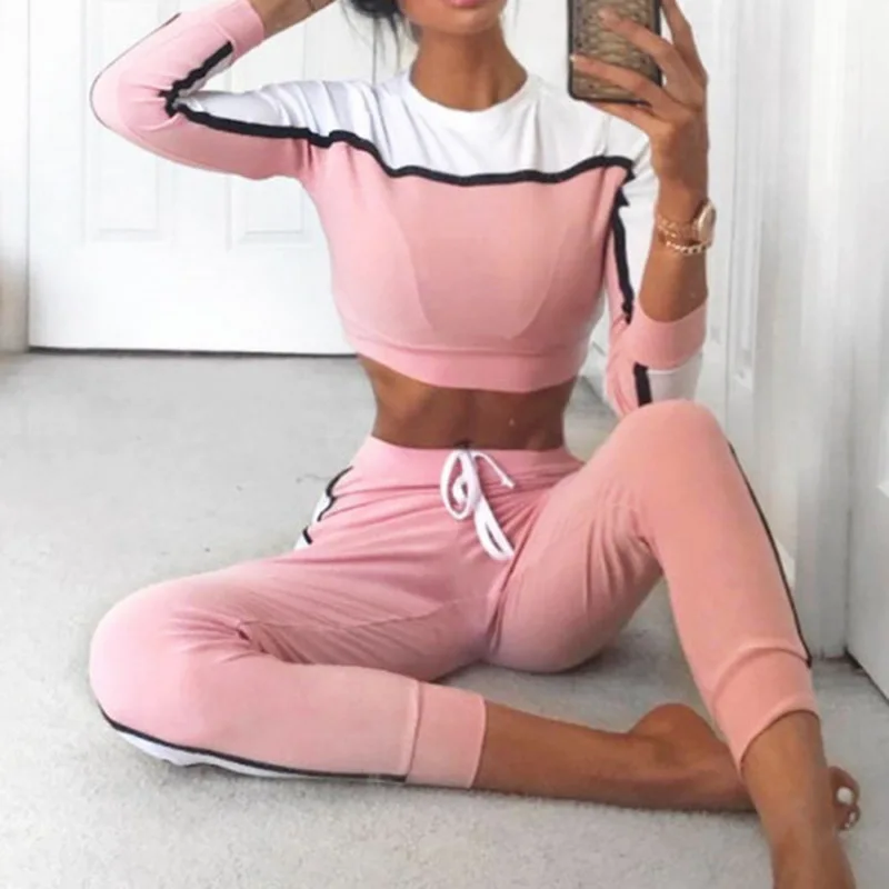 Женский спортивный костюм из двух предметов укороченный свитер в полоску и штаны