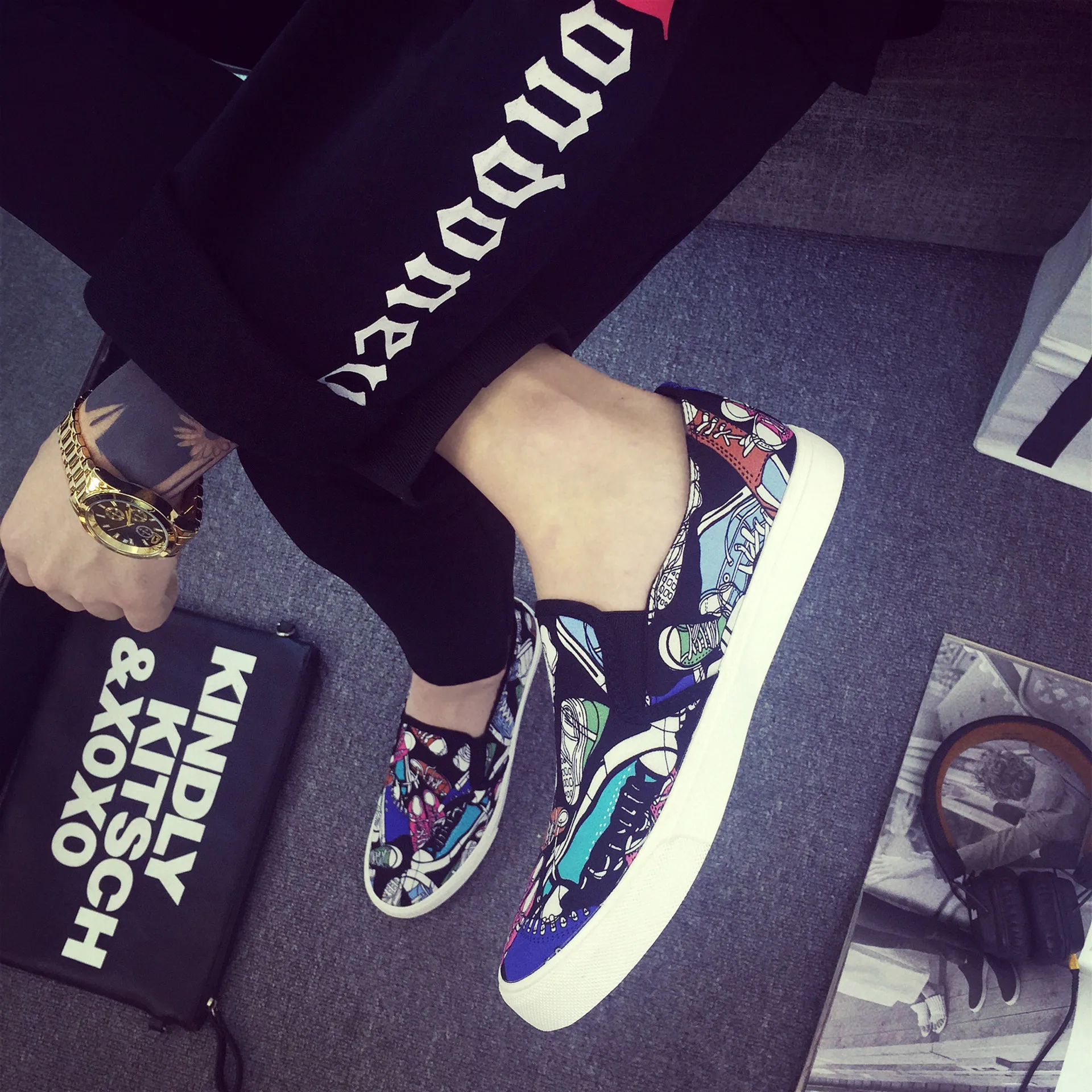 Обувь с граффити Новая летняя дышащая парусиновая мужская повседневная обувь без шнуровки на плоской подошве Мужская обувь Размер: 39-44 YC-74