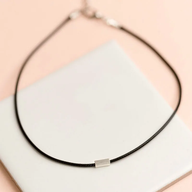 Простое колье ошейник ожерелье из тонкой черной кожаной веревки длинное с