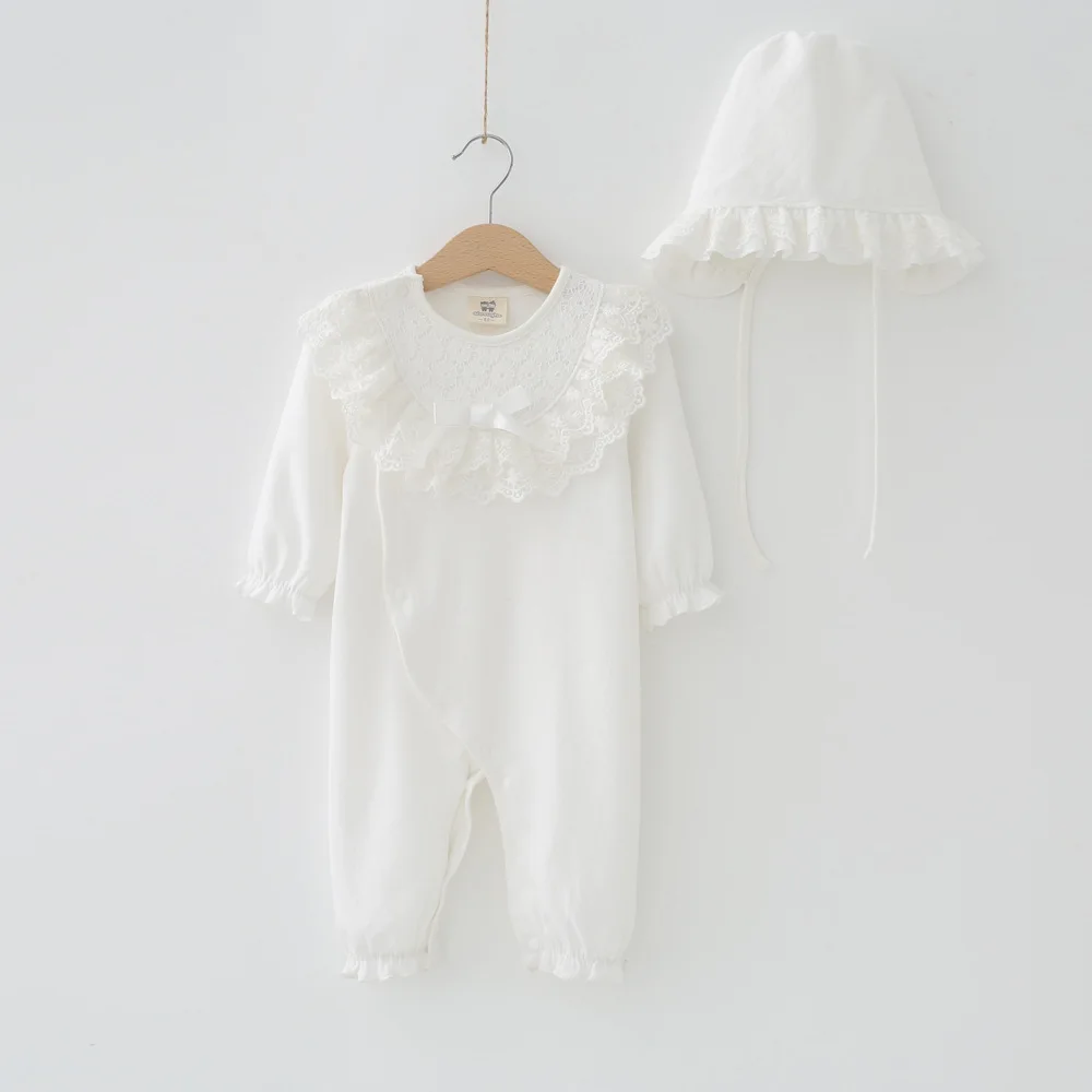 white romper Новинка года; одежда для малышей спальный мешок для девочек; кружевное принцесса вечернее платье infantil вечерние комбинезоны для новорожденных; комбинезон для крещения+ шапка; комплект - Цвет: white romper