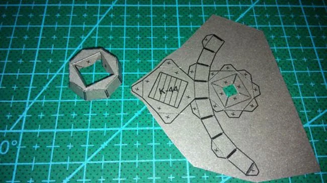 Новый бумаги Gundam модель 65 см высотой MBF P02 заблуждение красная рамка ( мг ver. ) 1:32